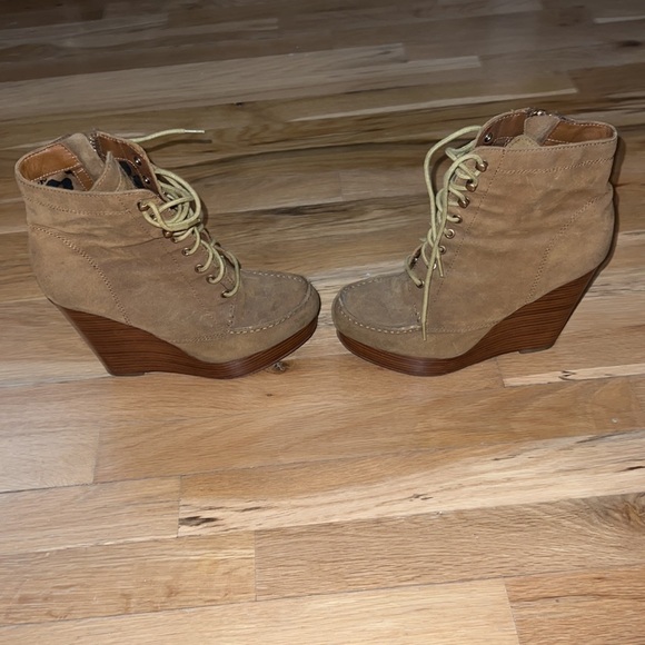 LIANA POPPY COACH ANKLE BOOT - Picture 7 of 7